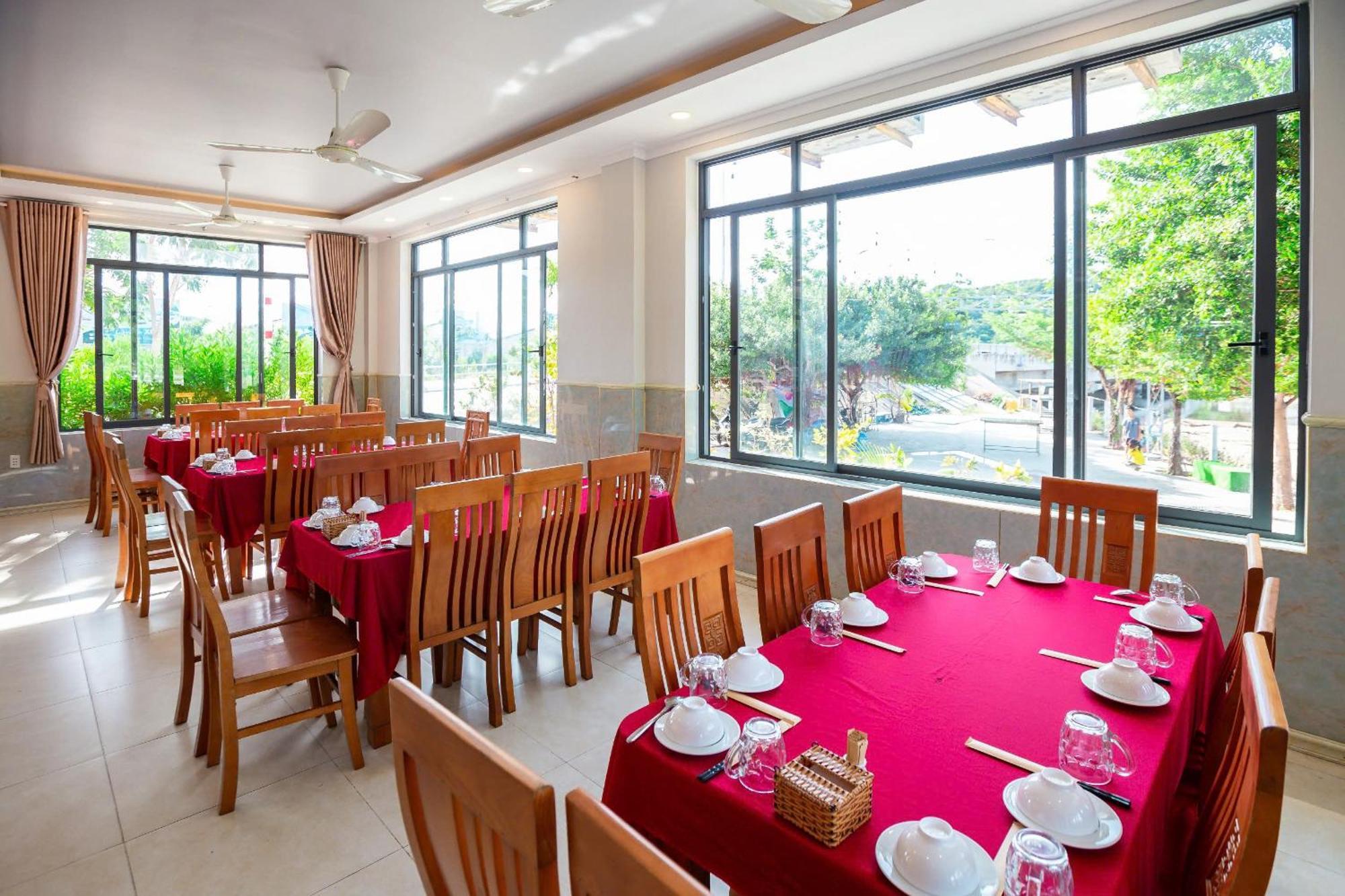 Chau Gia Hotel Vĩnh Hy Extérieur photo