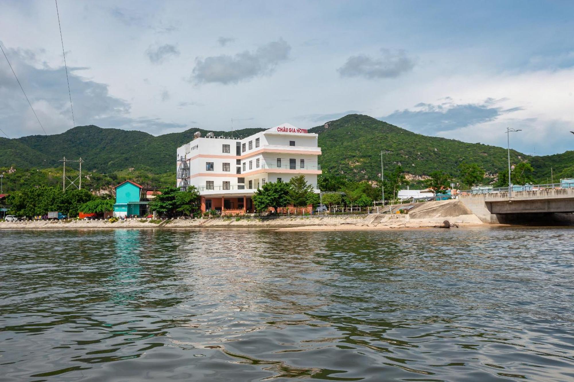 Chau Gia Hotel Vĩnh Hy Extérieur photo